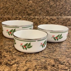 VINTAGE Enamel Holiday Decor Mixing Bowls w Holly